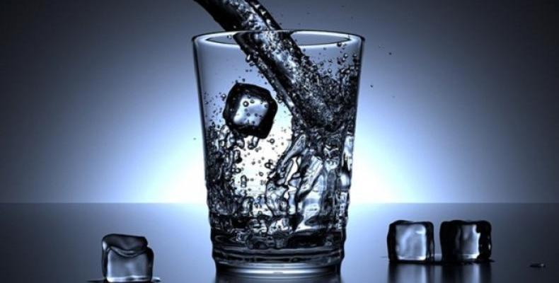 Препоръчителните за човешкото здраве 8 чаши вода на ден сe оказват мит Препоръчителните за човешкото здраве 8 чаши вода на ден сe оказват мит