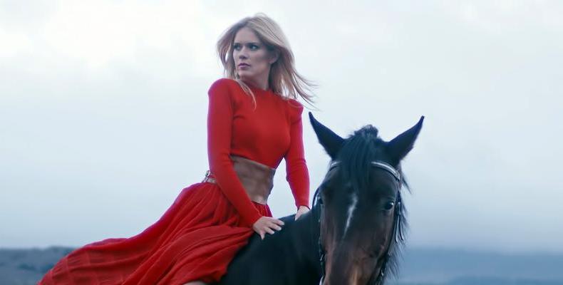 Нели Петкова представя новия си сингъл „Аз и Ти” 
