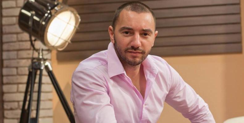 Антон Хекимян представя своите 10 любими български песни по БГ Радио.