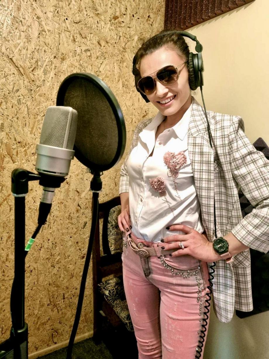 Галина Димитрова e готова да зарадва почитателите си с нови песни ...