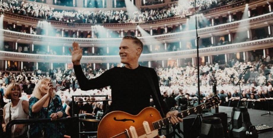 Bryan Adams с интимен акустичен концерт в София