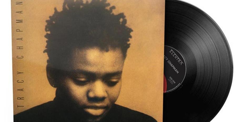 Преиздават едноименния дебютен албум на Tracy Chapman на винил по случай 35-годишнината му