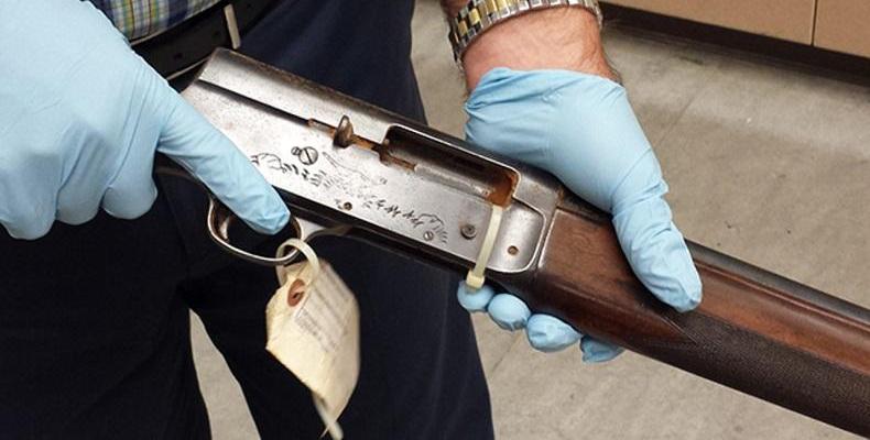 Пуснаха в интернет снимки на оръжието, с коeто Кърт Кобейн сложи край на живота си