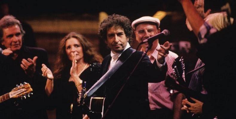 Предстоящият троен студиен албум на Боб Дилън, 