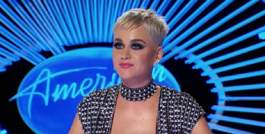 Целувка на Katy Perry в шоуто American Idol предизвика остри дебати