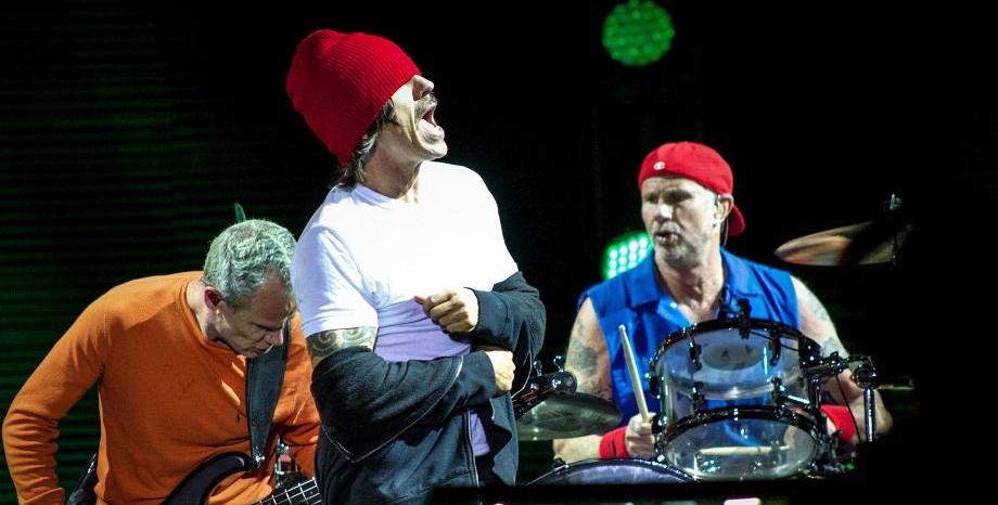 Red Hot Chili Peppers ще излъчат на живо концерта си от пирамидите в Гиза
