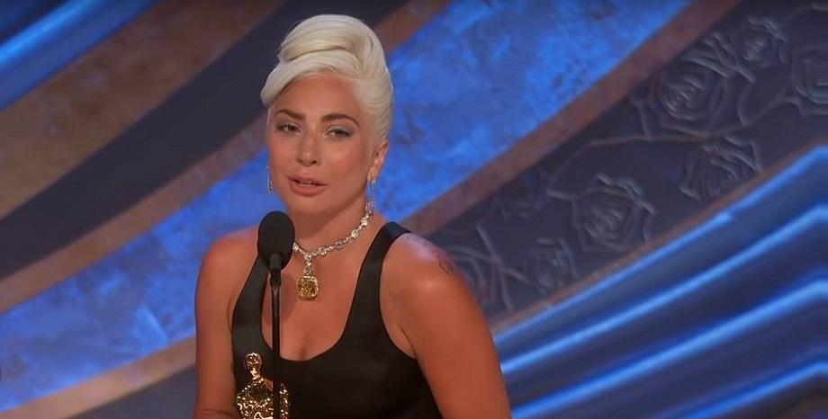 Lady Gaga ще връчва Lady Gaga ще връчва