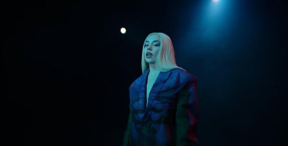 Ava Max с видео към сингъла “Ghost”
