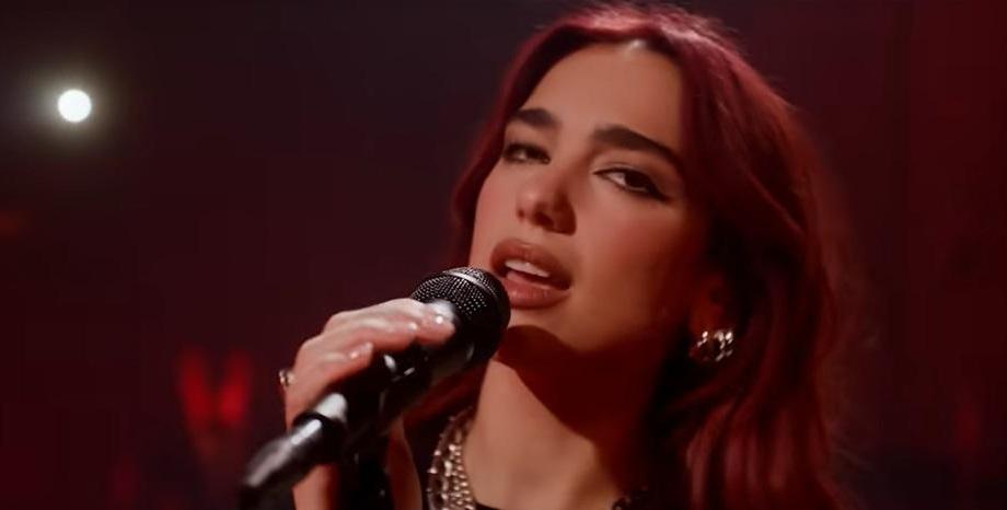 Dua Lipa сподели видео с изпълнение на живо на „Training Season“ Dua Lipa сподели видео с изпълнение на живо на „Training Season“