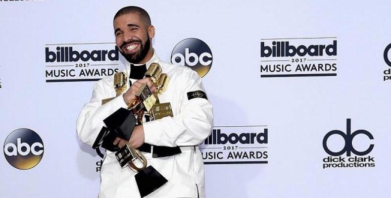 Кой грабна отличията на Billboard Music Awards