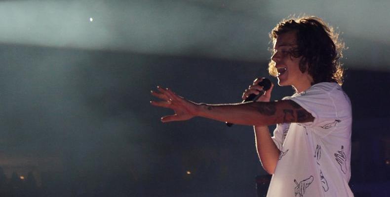 Едноименният дебютен албум на Harry Styles изкачи върховете на класациите по целия свят