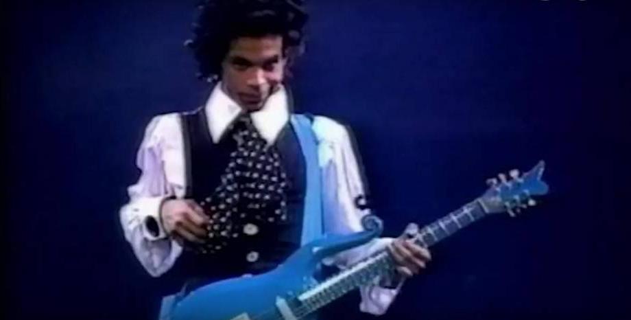 Култовата китара Blue Angel на Prince отива на търг