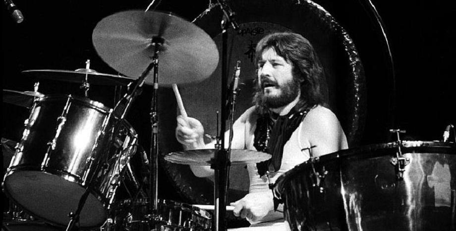 Статуя на покойния барабанист на Led Zeppelin John Bonham бе представена в родния му град Статуя на покойния барабанист на Led Zeppelin John Bonham бе представена в родния му град