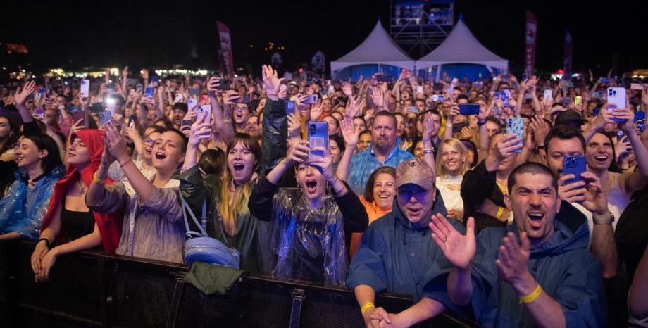 Хиляди пяха и танцуваха в първия ден на Франкофоли в Пловдив
