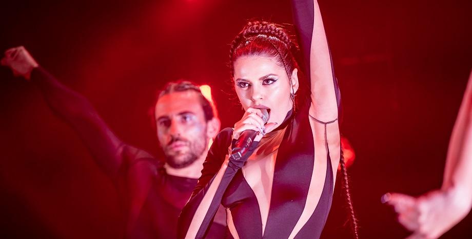 Михаела Филева изненада феновете си с видеото към новия сингъл „По навик“