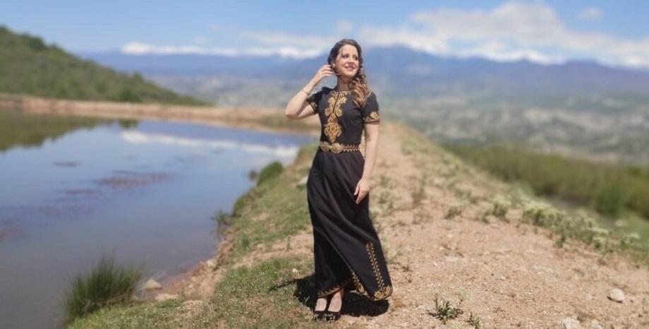 „Тамо далеко вода ми дотече“ е новата песен на Радостина Николова
