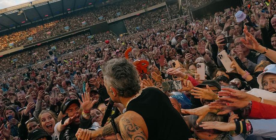 Robbie Williams стартира гастрола BRITPOP Tour