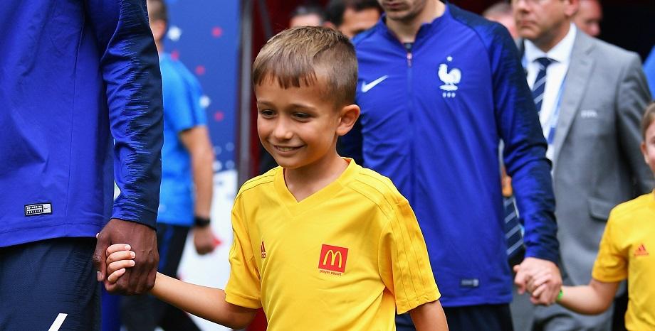 Деветгодишният Никола Алексиев представи България на финала на Световното първенство по футбол