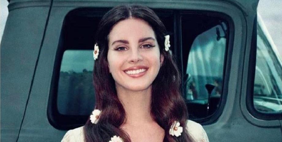 Lana Del Rey представя първата си книга с поезия - Violet Bent Backwards Over the Grass
