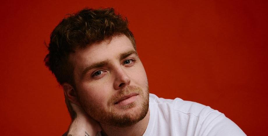 Alex Warren издаде албумa „You’ll Be Alright, Kid“