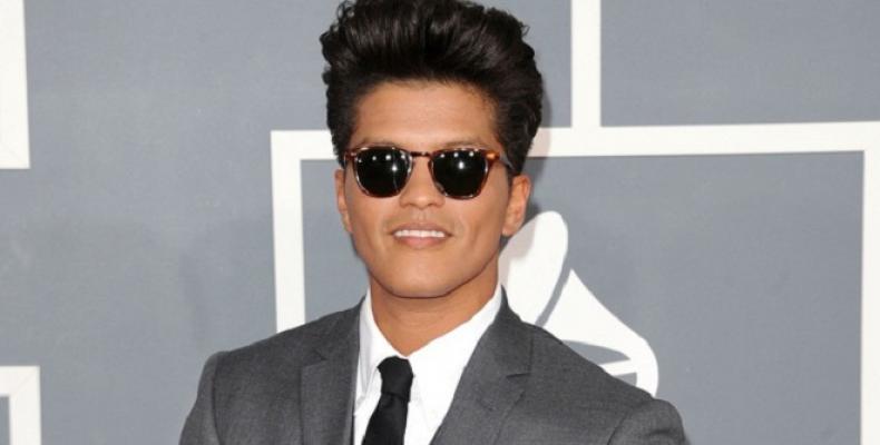 Bruno Mars дарява 1 милион долара за благотворителност