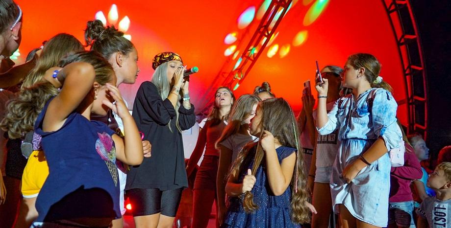 Виктория от Евровизия ще бъде домакин на международен креативен лагер в Приморско