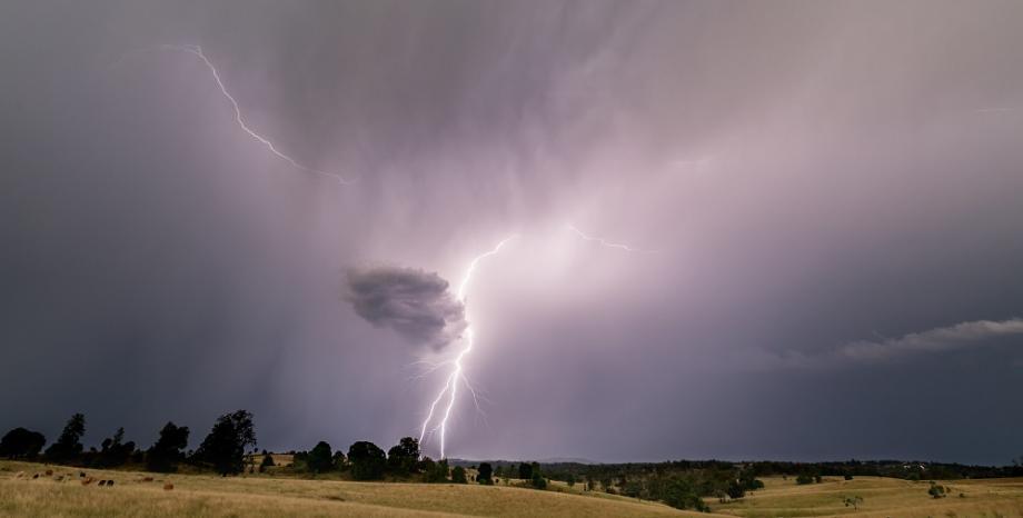Съвети за безопасност в сезона на гръмотевичните бури