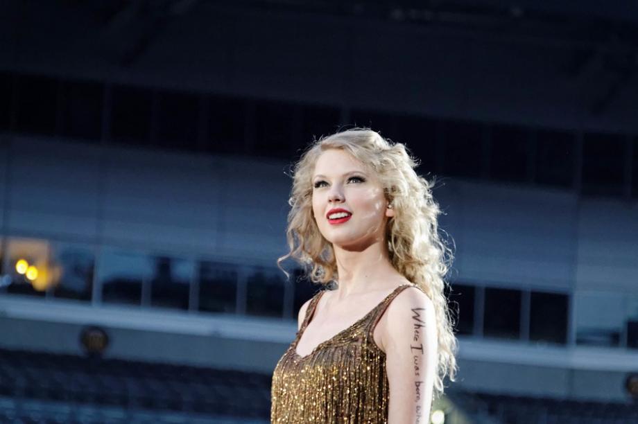 Taylor Swift се предаде - сгоди се Taylor Swift се предаде - сгоди се