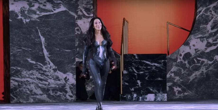 Cher на подиума на Парижката седмица на модата