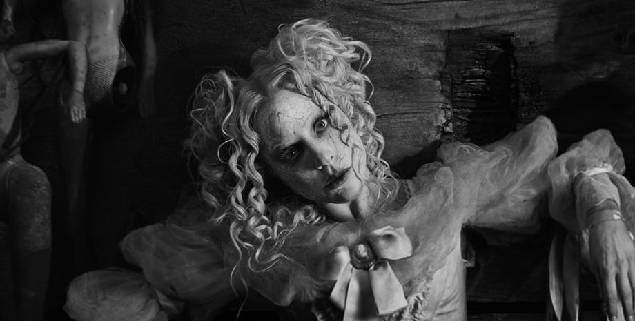 Lady Gaga представи “The Dead Dance” Lady Gaga представи “The Dead Dance”