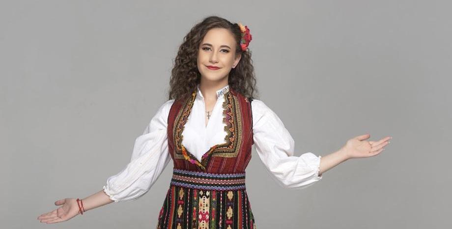 Василена Стоянова представи дебютния си албум „Пиринско момиче“ Василена Стоянова представи дебютния си албум „Пиринско момиче“