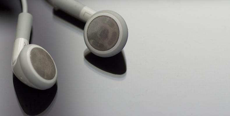 Жакът за слушалки неофициално се завръща в iPhone 7